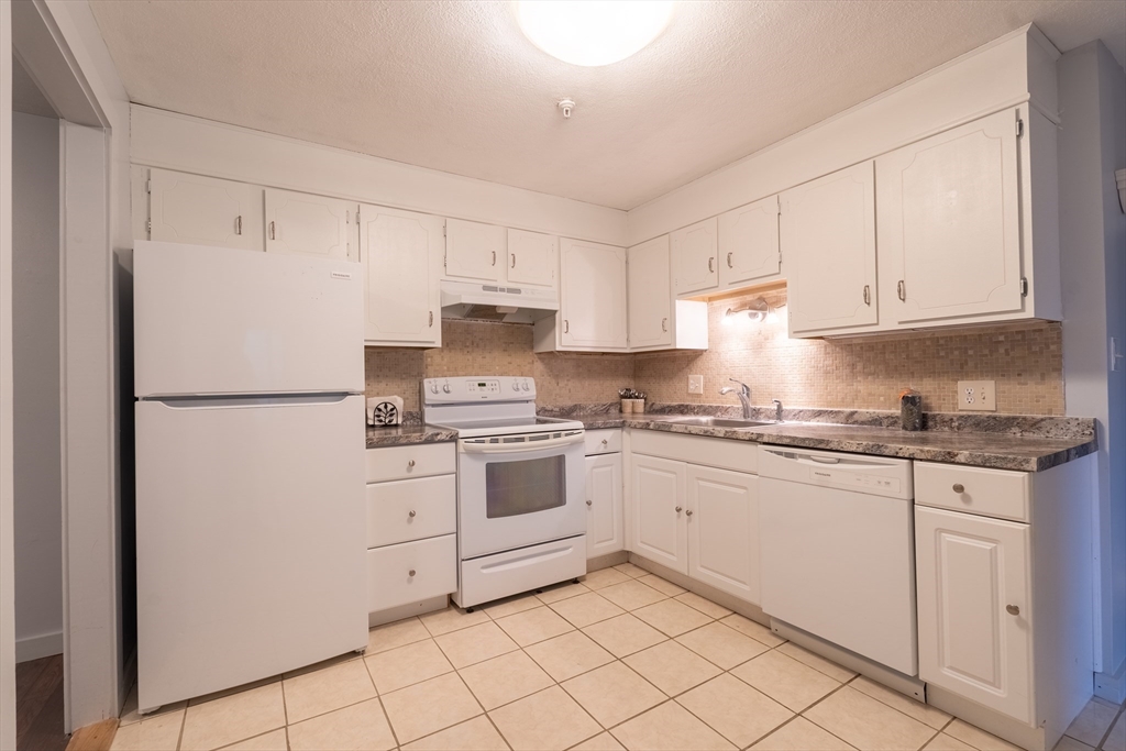 23 Spencer Rd # 20f Property Photo