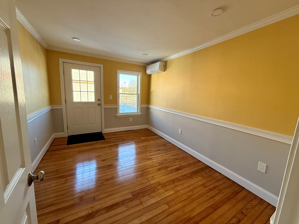 1042 Main St # B Property Photo 3