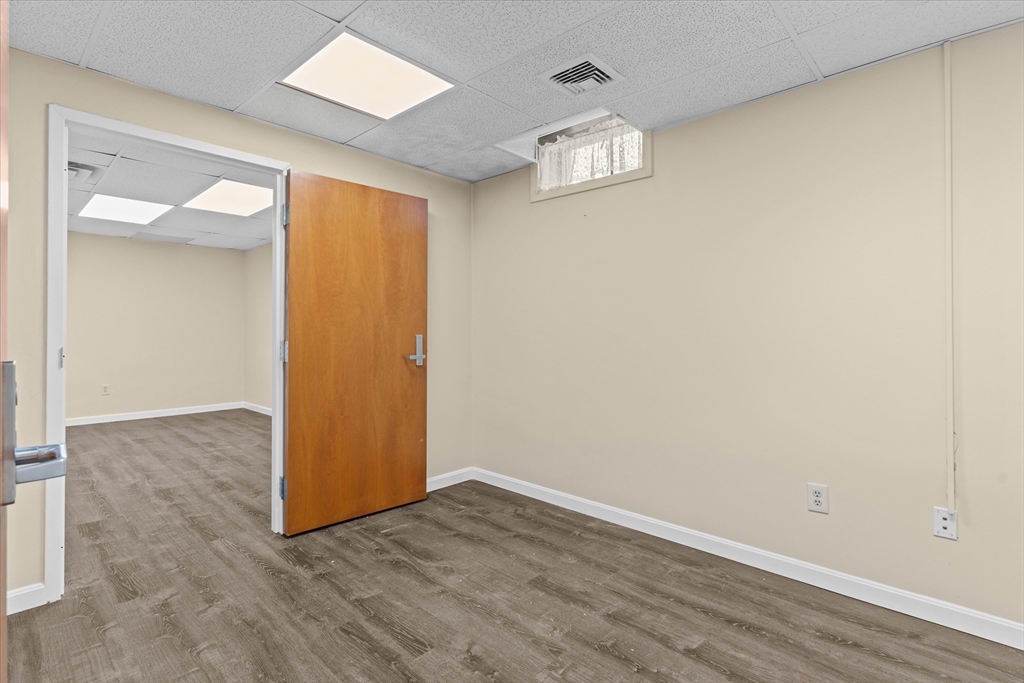 2 Bourbon Property Photo 9