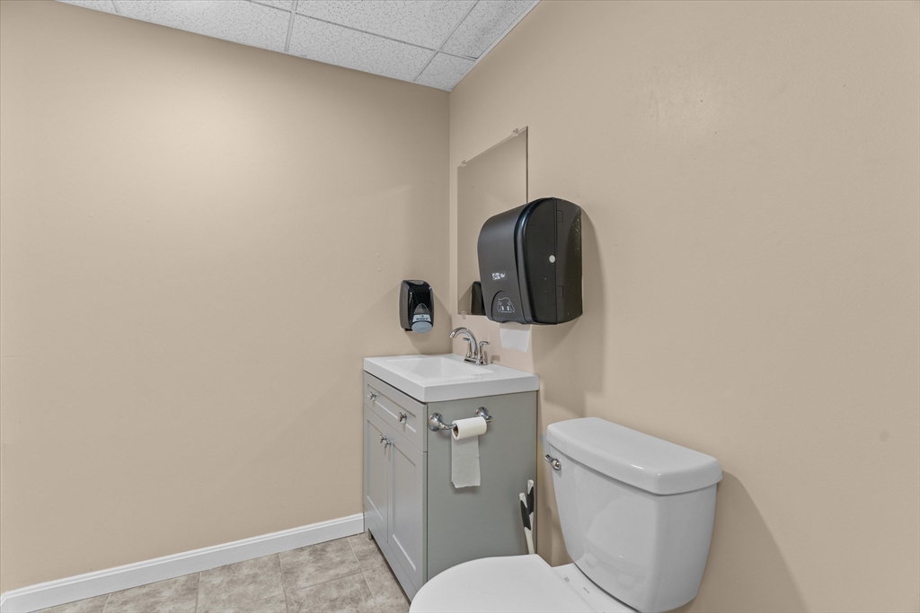 2 Bourbon Property Photo 17