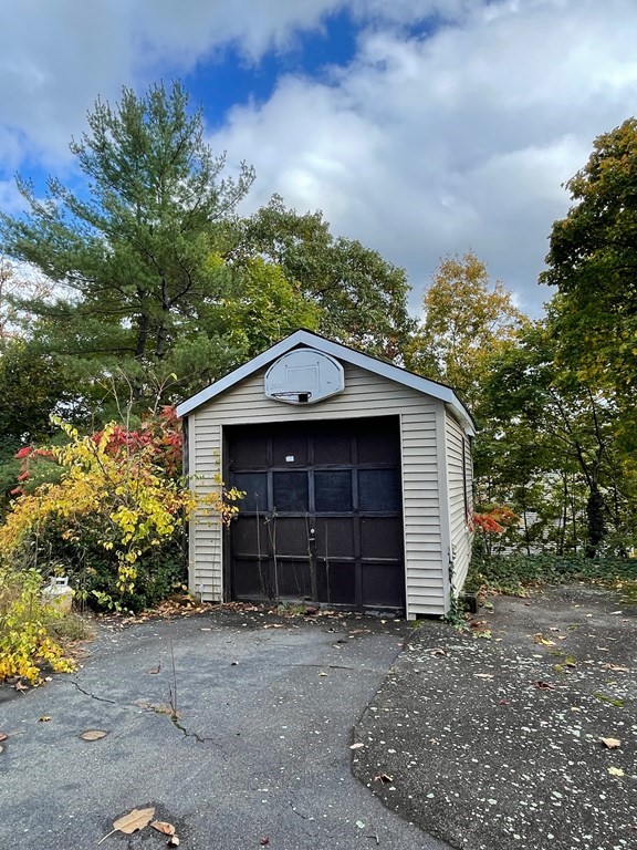 65 Beacon St Property Photo 2