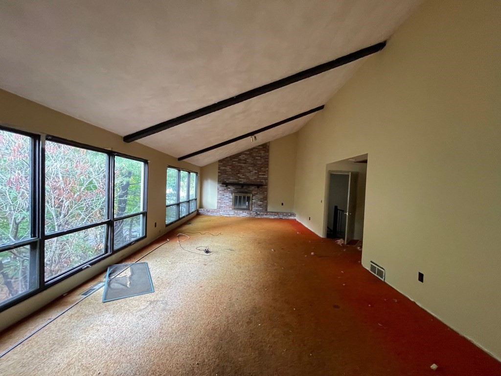 65 Beacon St Property Photo 5