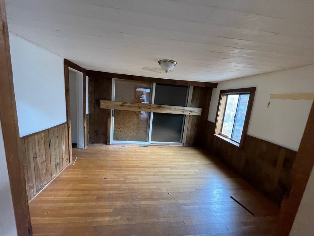 65 Beacon St Property Photo 7