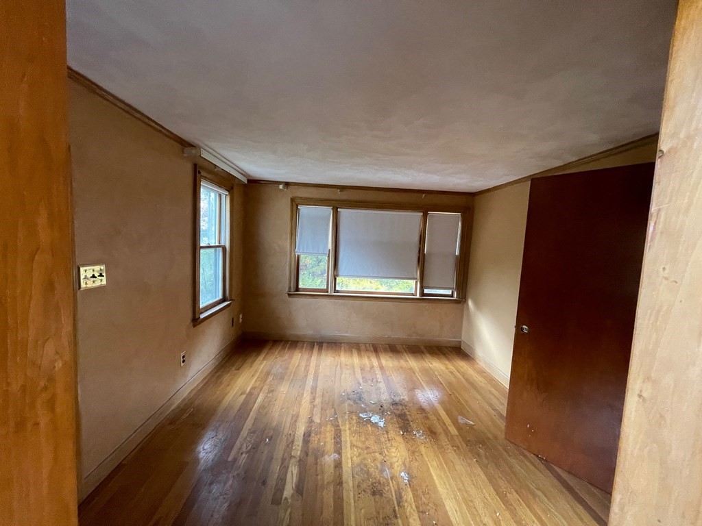 65 Beacon St Property Photo 8