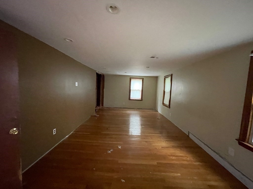 65 Beacon St Property Photo 10