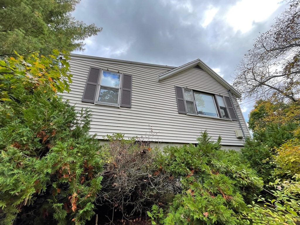 65 Beacon St Property Photo 13