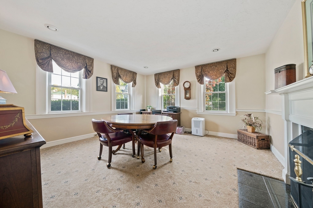 285 Washington Street Property Photo 4