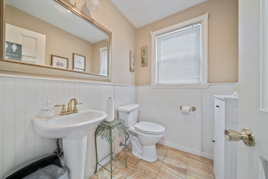 285 Washington Street Property Photo 8