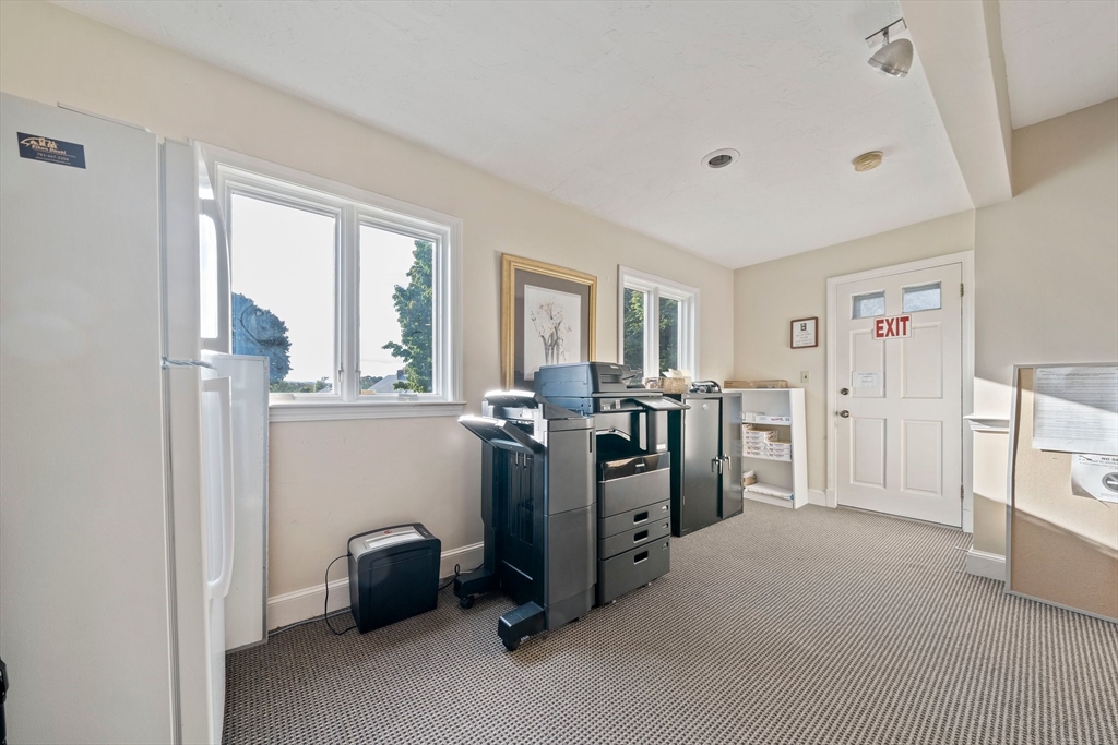 285 Washington Street Property Photo 10