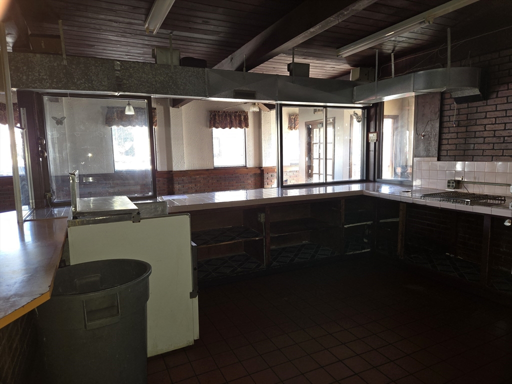 847 Kempton Street Property Photo 7
