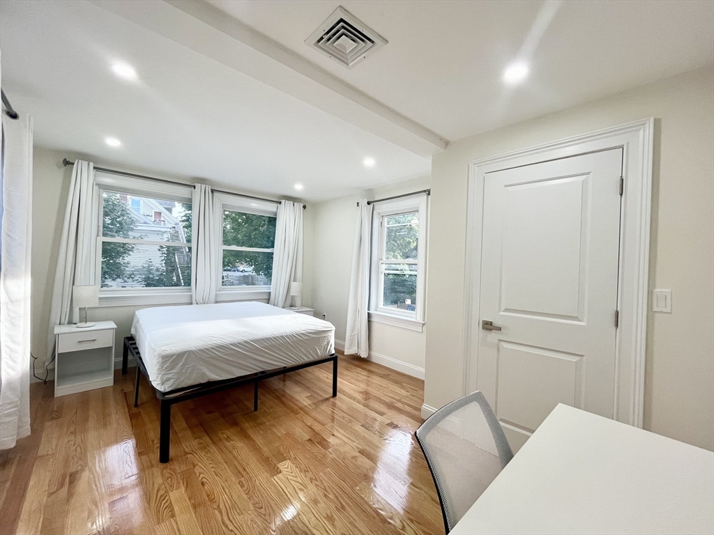 11 Burrell St Property Photo 8