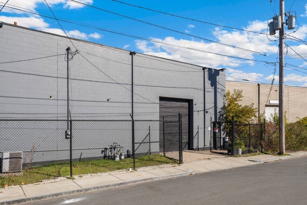 1 Hadley Court Property Photo 2