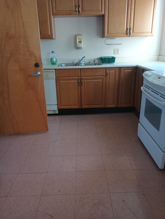 100 Bellevue Ave Property Photo 11