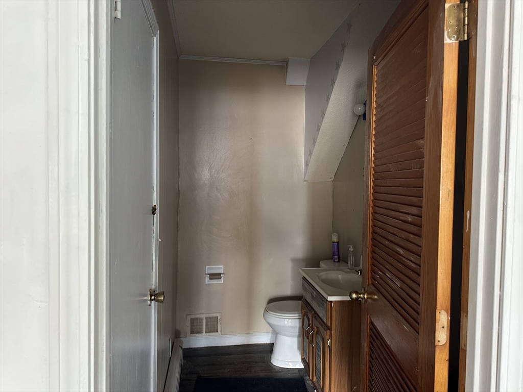 194 Rockdale Ave # 1l Property Photo 6