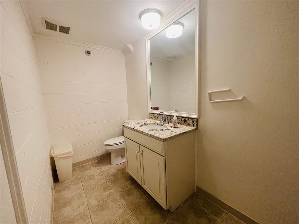 338 Main St Property Photo 17