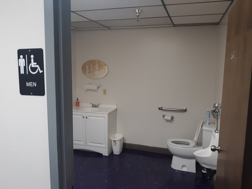 270 Main St # I Property Photo 11