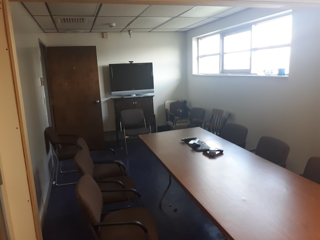 270 Main St # I Property Photo 13