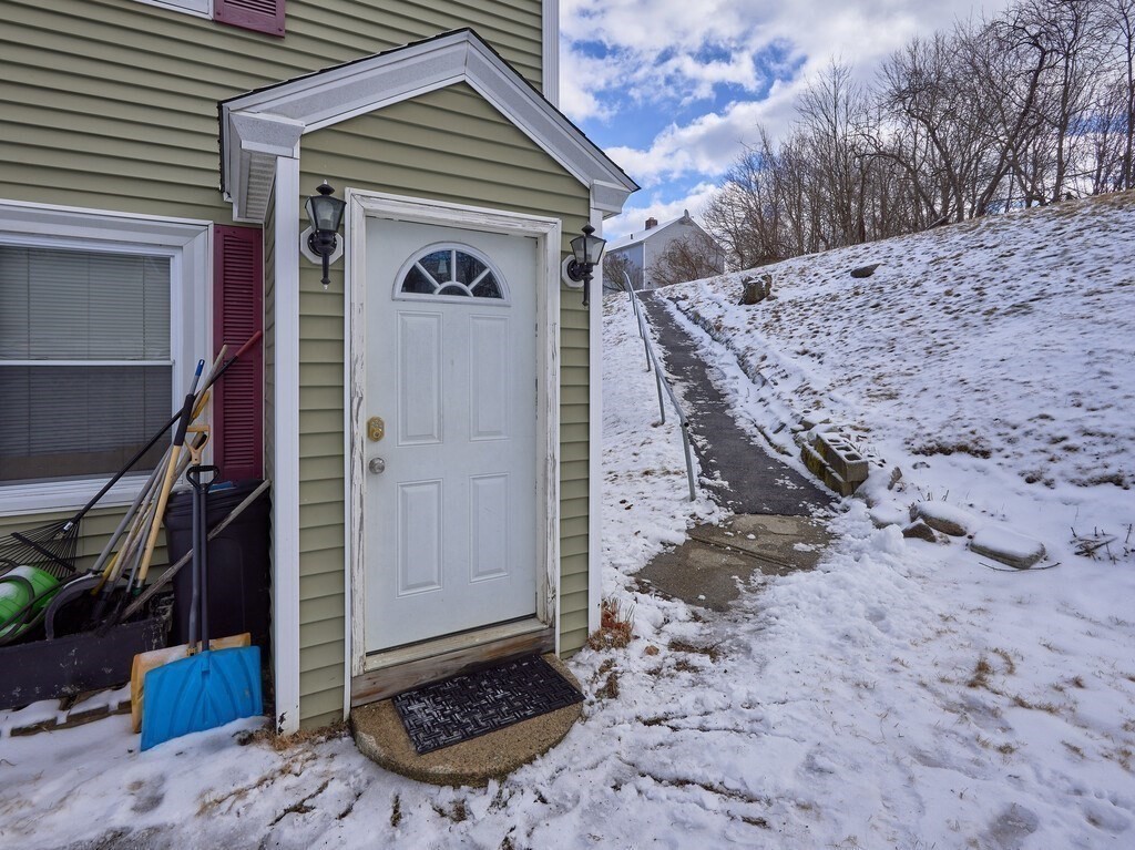 493 Hamilton St Property Photo 4