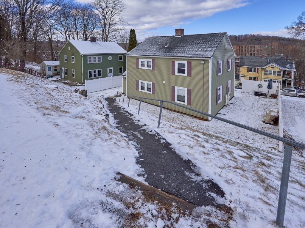 493 Hamilton St Property Photo 5