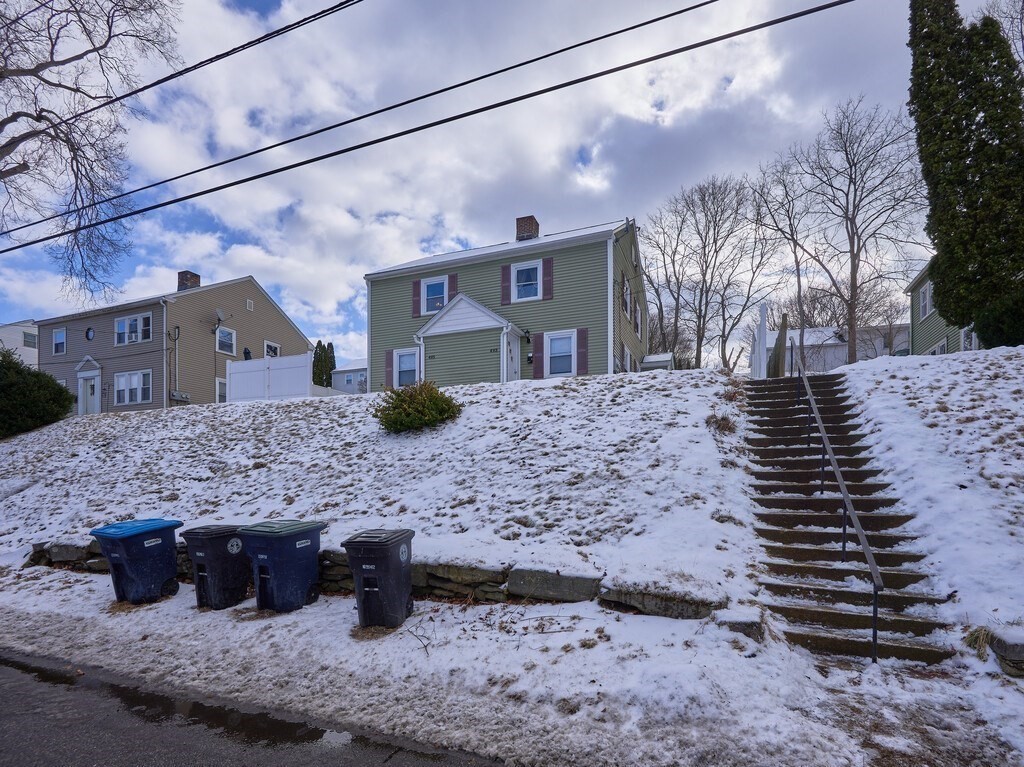 493 Hamilton St Property Photo 6