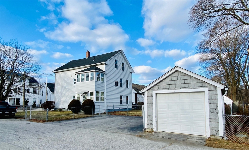 32 Oxford Ave Property Photo