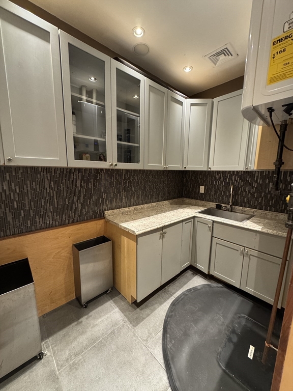 132 Newbury St Property Photo 2