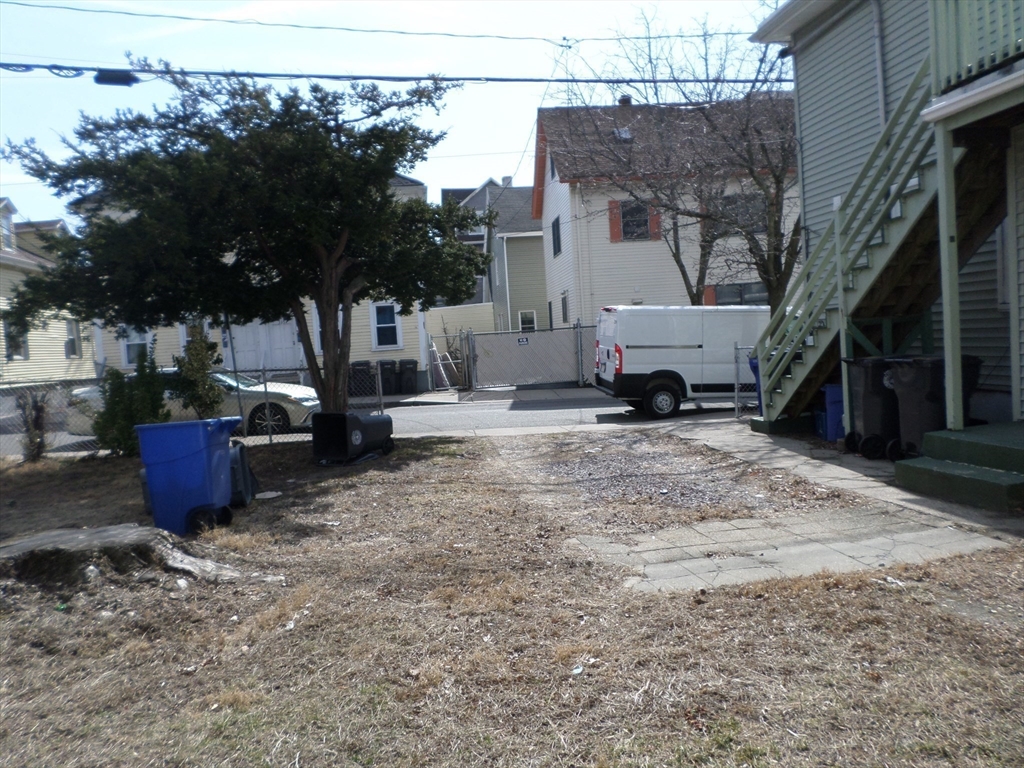 57 Bloomingdale St Property Photo 4