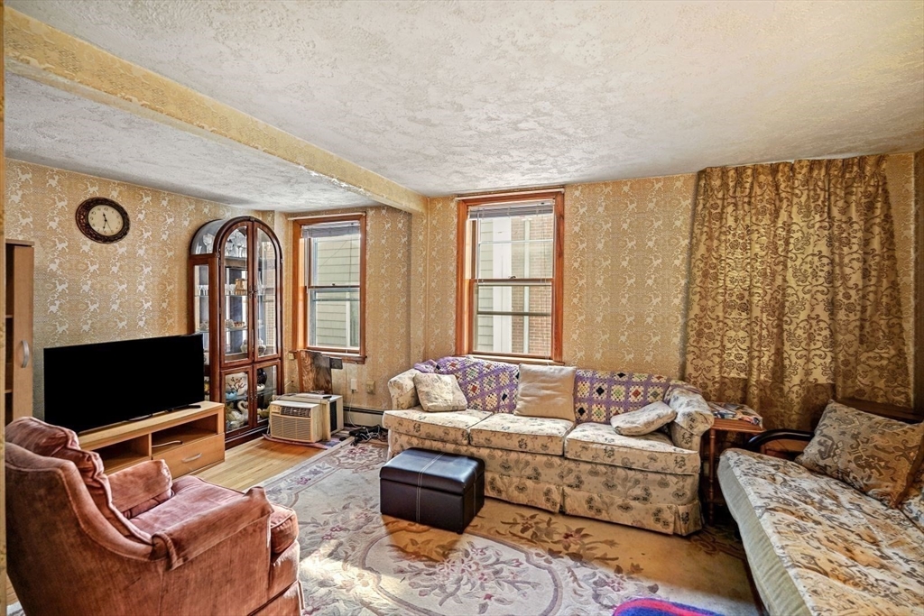 6 Endicott Court Property Photo 1
