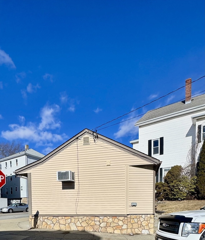 1226 S. Main St Property Photo 4