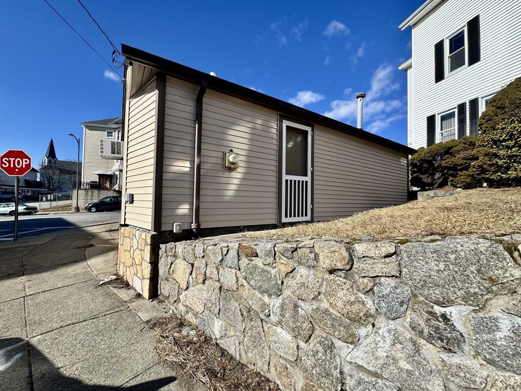 1226 S. Main St Property Photo 4