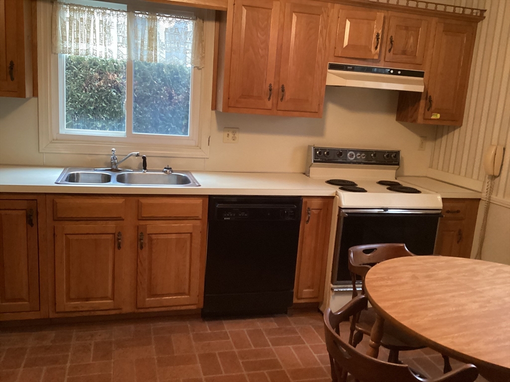 153 Macomber Street Property Photo 3