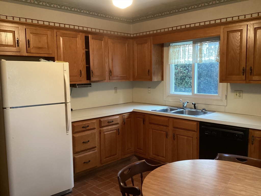 153 Macomber Street Property Photo 4