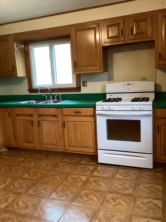153 Macomber Street Property Photo 6
