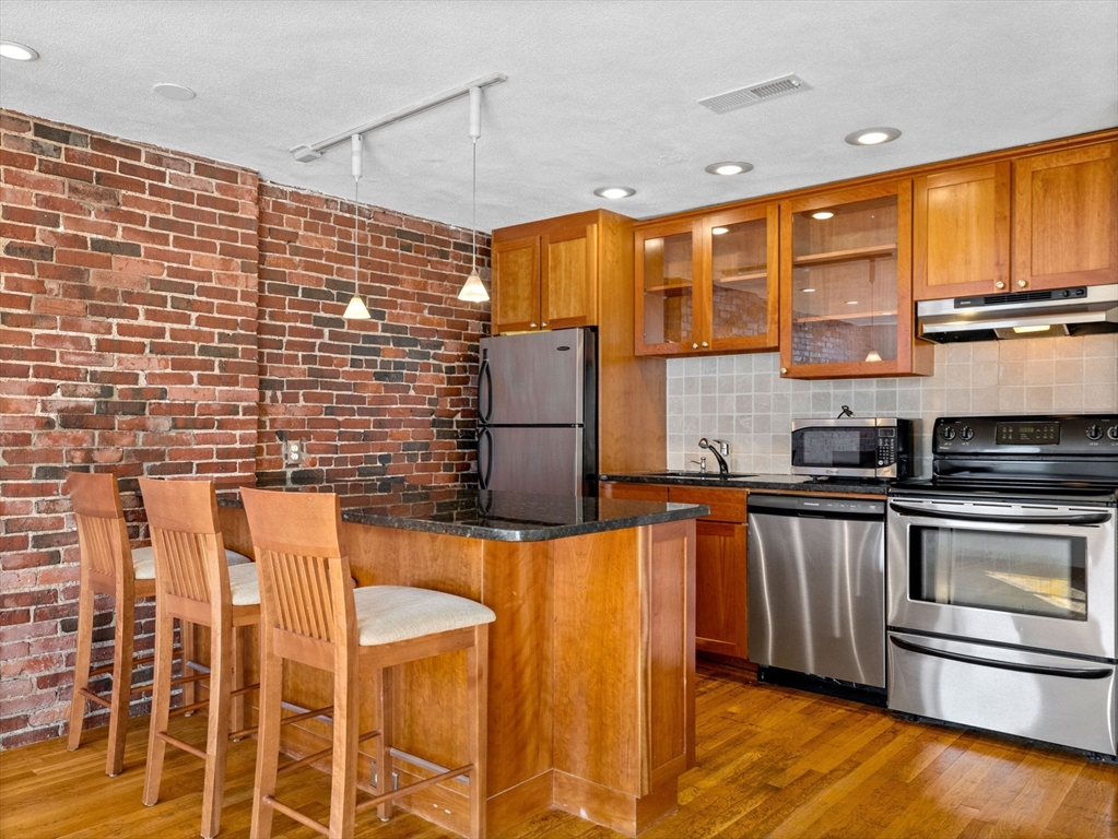 386 Commercial St # 4a Property Photo 4