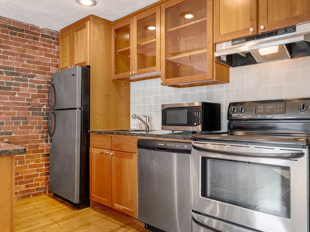 386 Commercial St # 4a Property Photo 6