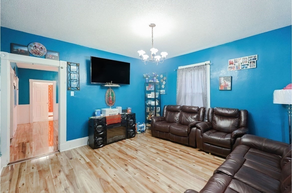 531 Rivet St Property Photo 5