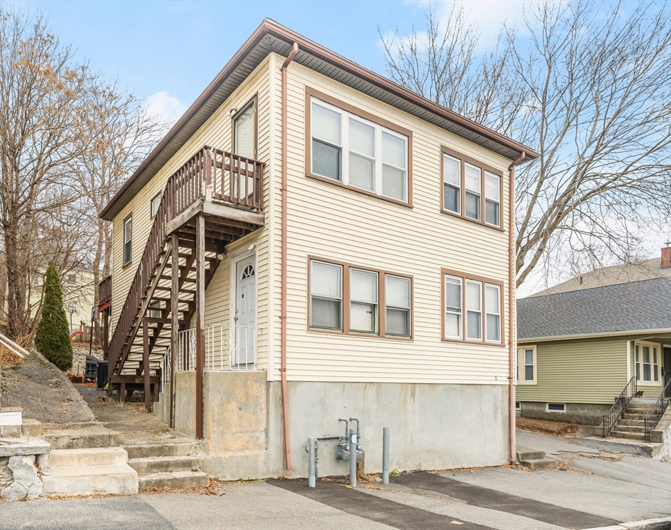 18 Creston St Property Photo 3