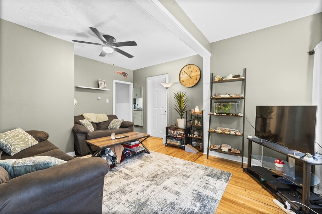 18 Creston St Property Photo 4