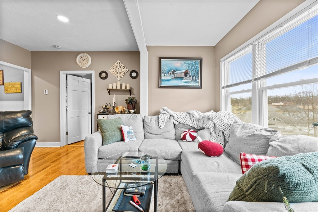 18 Creston St Property Photo 19