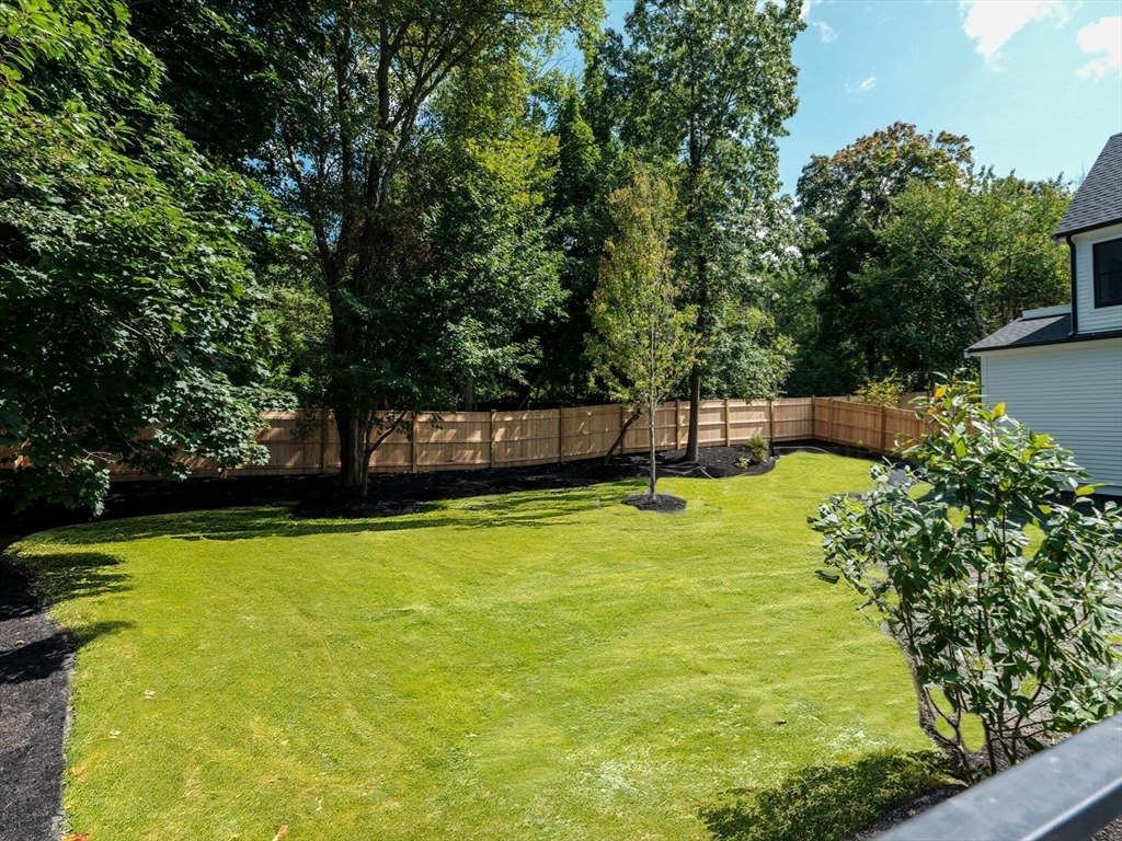 8 Elizabeth Ln Property Photo 28