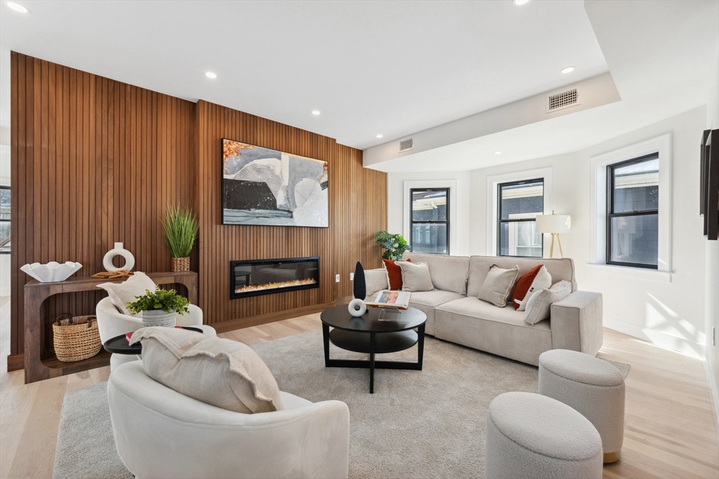 32 Bartlett Street PH Property Photo 1