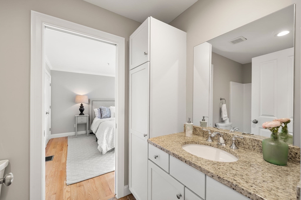 1082 Main St # 1082 Property Photo 17