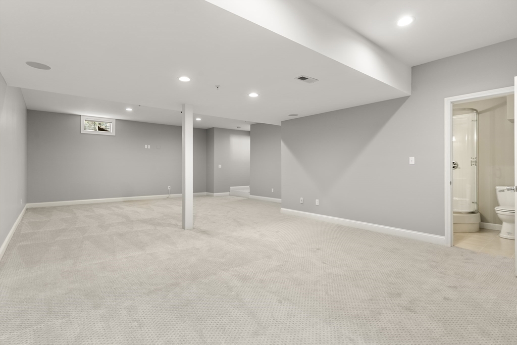 1082 Main St # 1082 Property Photo 32