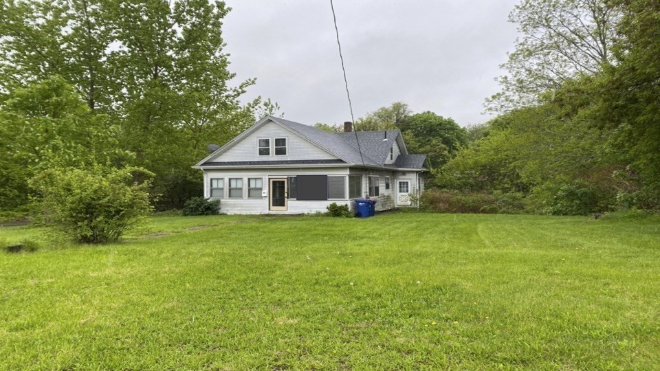 759 Fall River Ave Property Photo