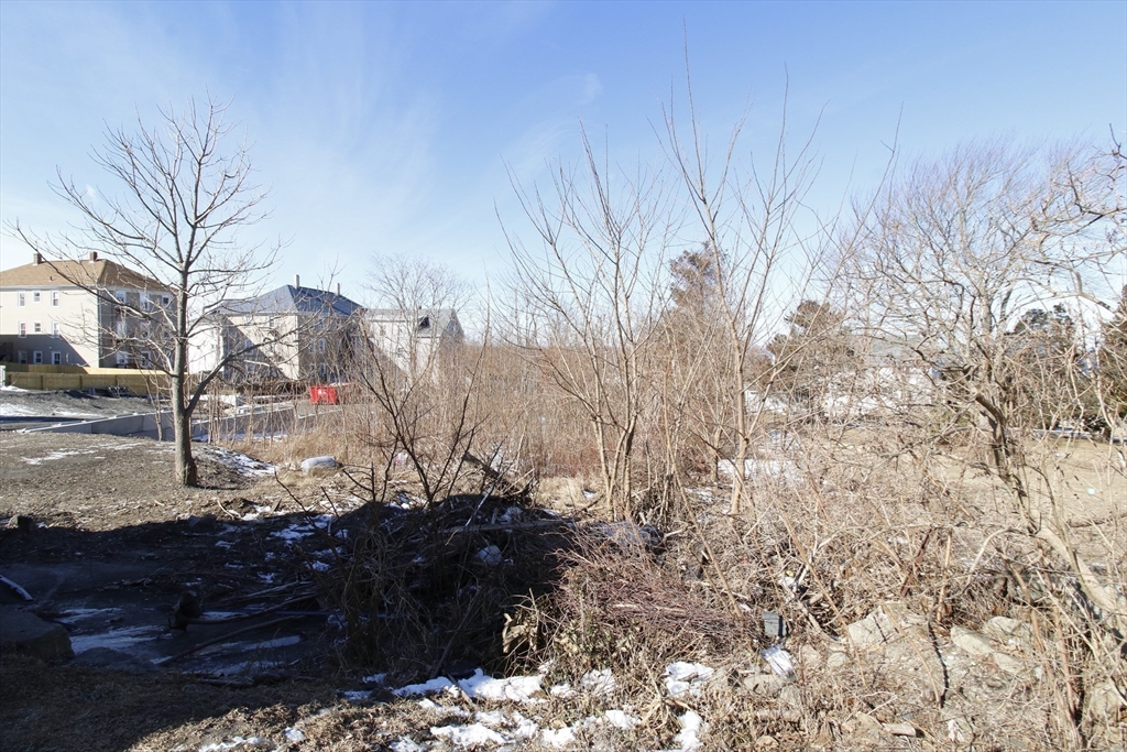2573 South Main St. Property Photo 10