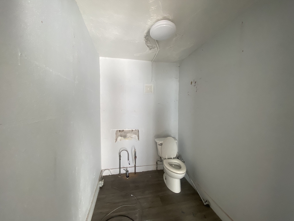 176 Oakland Property Photo 4