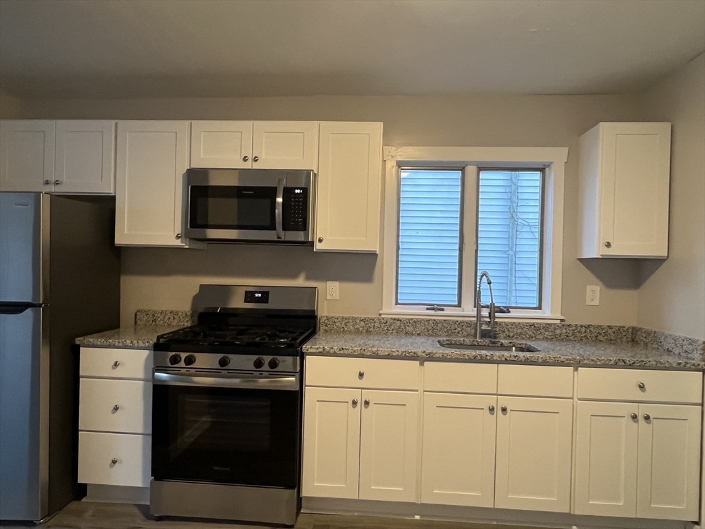 9 Cleveland St Property Photo 8