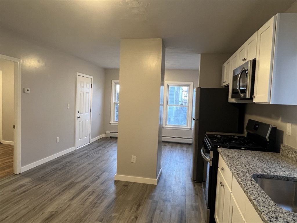 9 Cleveland St Property Photo 10