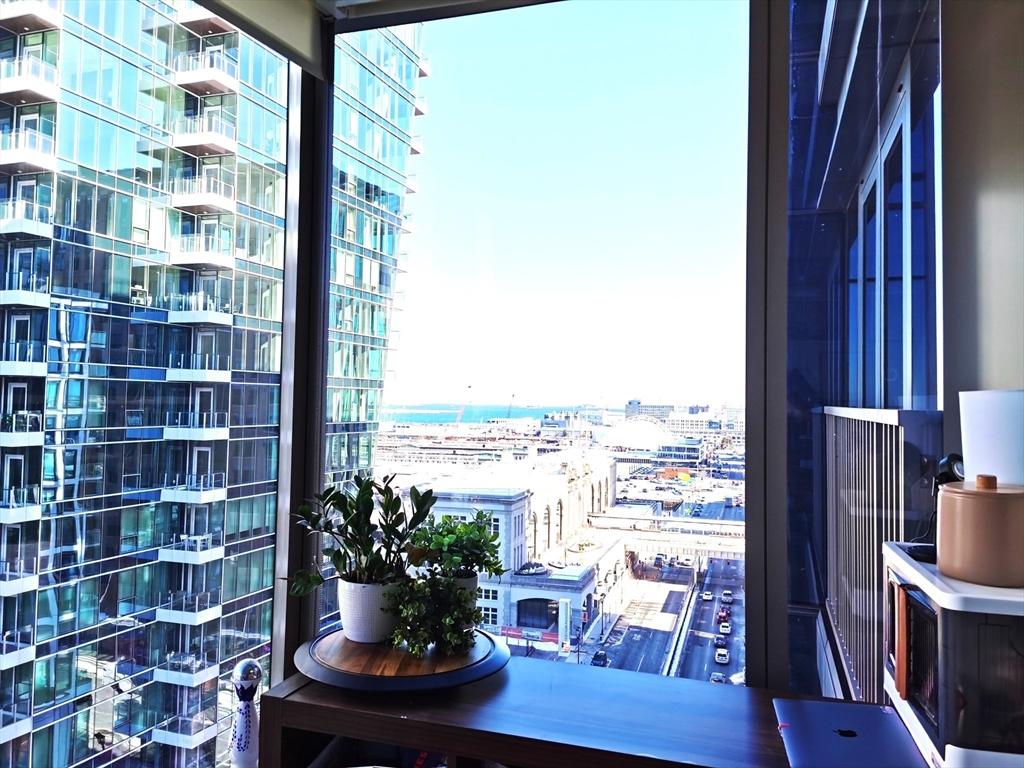 133 Seaport Blvd # 1510 Property Photo 2