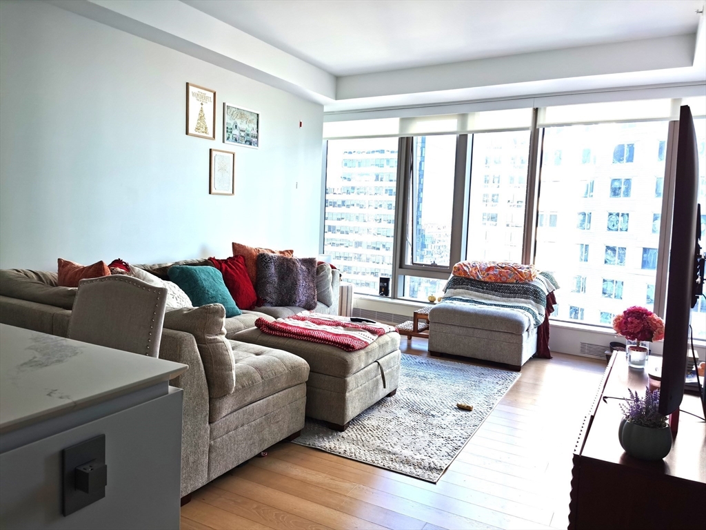 133 Seaport Blvd # 1510 Property Photo 3